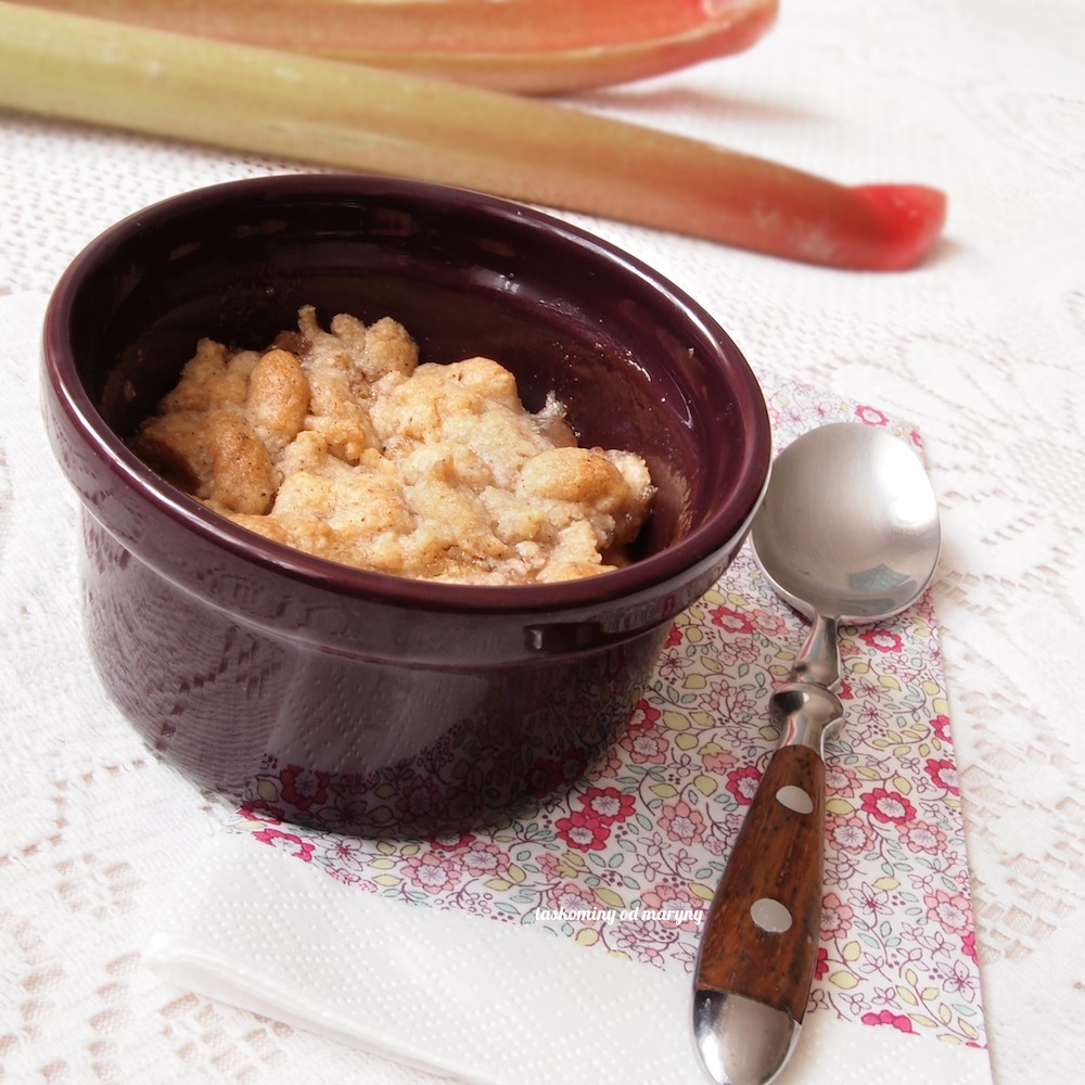 Rhubarb crumble