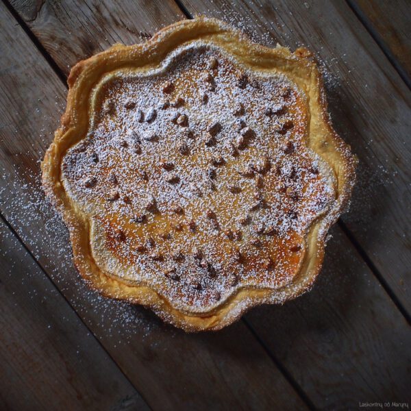 Torta della Nonna čili Babiččin koláč s citronovým krémem a piniovými oříšky